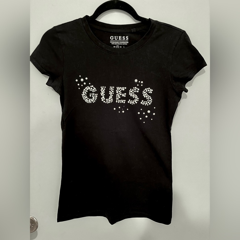 Women’s black GUESS pearl logo tshirt, size US S